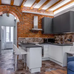 Unique In Center Apartment